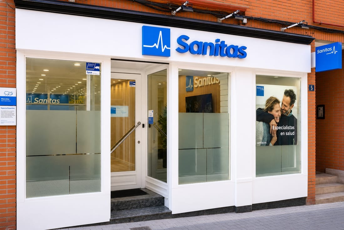Fachada de la Oficina Sanitas en Calle Santiago Apóstol 5 (Majadahonda)